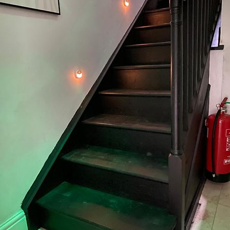 The Attic Apartment, Quay Street Studios Cardigan Eksteriør bilde