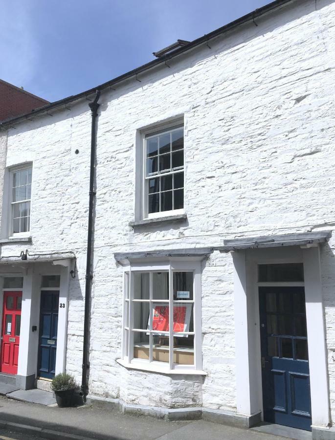 The Attic Apartment, Quay Street Studios Cardigan Eksteriør bilde
